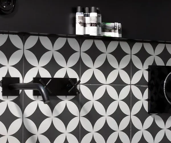 Hm - Infante Riverside N